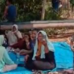 Proyek Sumur Minyak PHR Banjiri Rumah, Warga Rohil Kemah di Tengah Jalan