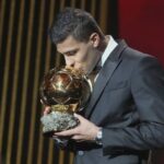 Pemain Manchester City Rodri Raih Tropi Ballon d’Or 2024