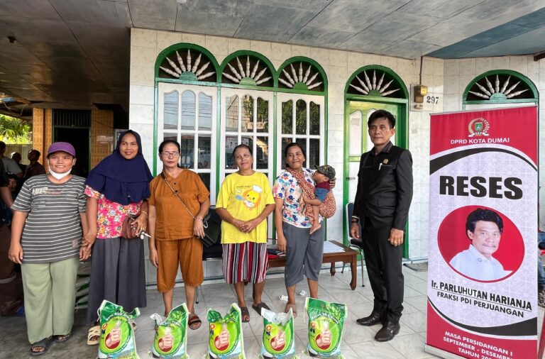 Reses Ir Parluhutan Harianja di Jalan Siliwangi Jayamukti. (f: ist)