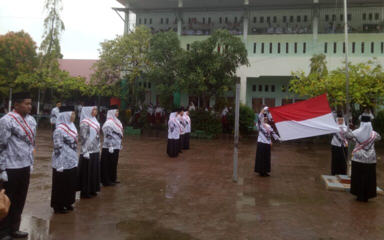 Apel HUT PGRI dan HGN 2024 di SDN 10 dan SDN 20 Jayamukti, Dumai. ( f : ist)