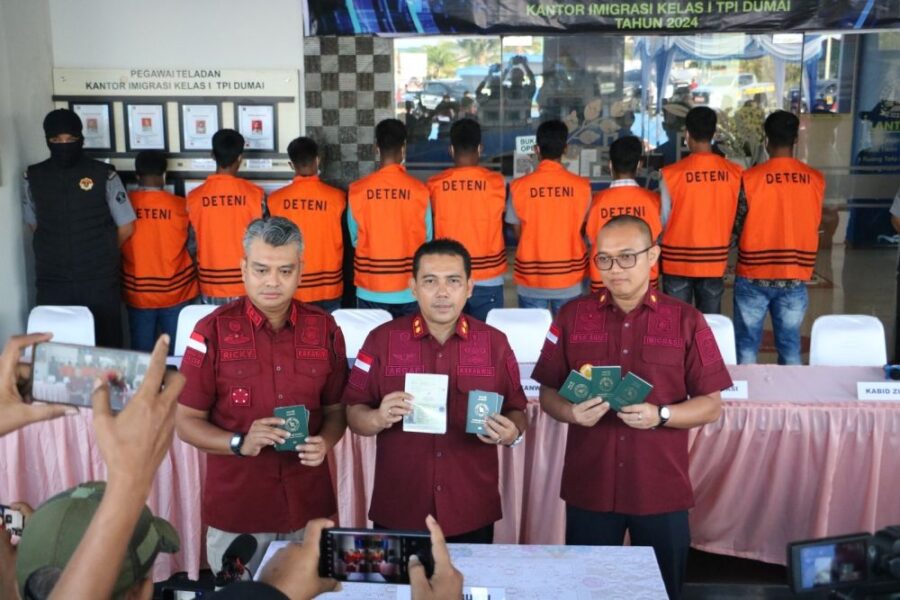 Imigrasi Dumai Tahan 9 WNA Bangladesh, Selundupkan 17 Warga Myanmar ke Malaysia 