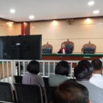 Hakim M Tahir memimpin sidang warga praperadilankan Polres Dumai. (f : ist)