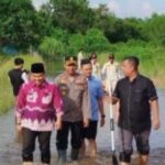 Kelurahan Bambu Kuning Pekanbaru Terendam Banjir, Pemko Serahkan Bantuan 