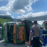 Truk Fuso Tabrak Colt Diesel di Tol Permai, Seorang Dilarikan ke Rumah Sakit 