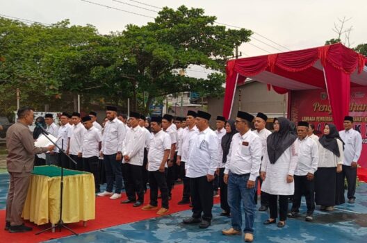 Camat Indra Safawi Lantik Pengurus LPMK se Kecamatan Dumai Kota 