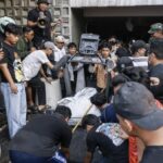 Warga Kembalikan Barang Jarahan, Termasuk Flashdisk Putih Berisi Bokep Sahroni?
