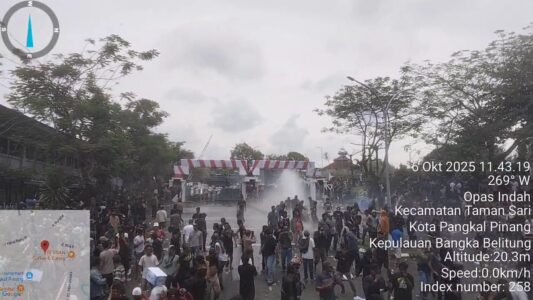Demo Tolak Satgas Timah Ricuh, Ribuan Massa Berhamburan Terkena Gas Air Mata