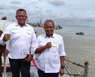 Sempena Hari Pahlawan, Pelindo Dumai Ikut Upacara Tabur Bunga di Laut 