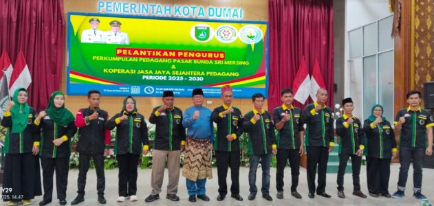 Wako Dumai Kukuhkan Pengurus PPPBSM dan Koperasi JJSP Pedagang Pasar Pulau Payung 