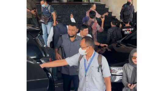 Sekdaprov Riau Dicecar KPK, Terkait OTT Gubri Wahid 