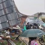 Angin Puting Beliung ‘Mengamuk’ di Mundam Dumai, Atap Rumah Warga Berterbangan 