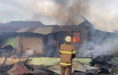 Asrama Korem Dilalap Api, Enam Unit Rumah Ludes Terbakar 