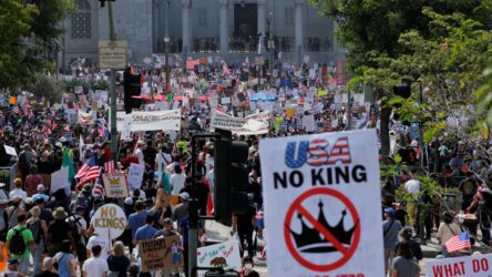 Aksi No King, 8 Juta Warga AS Demo Trump dan Tolak Perang Iran
