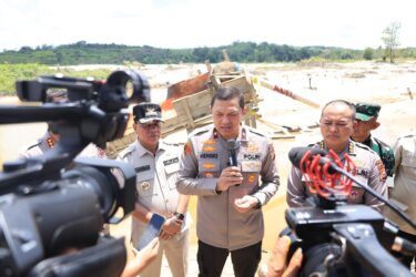Puluhan Orang Ditangkap, Polisi Musnahkan 1.167 Rakit PETI di Kuansing 