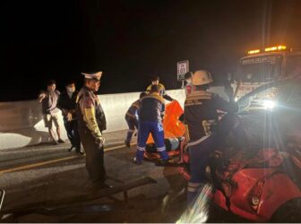Tabrak Truk, Supir Toyota Calya Asal Kampar Meregang Nyawa di Tol Permai