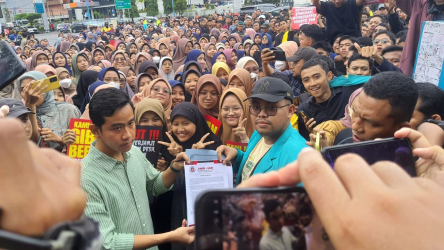 Massa Perisai Desak Hentikan MBG, Kopdes Merah Putih dan Sekolah Rakyat