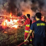 Gegara Bakar Sampah, Damkar hingga Satpol PP Berjibaku Padamkan Api di Pasar Benai Kuansing 
