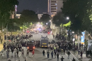 Sempat Rusuh, Polisi Tangkap Belasan Massa Demo Grahadi Surabaya