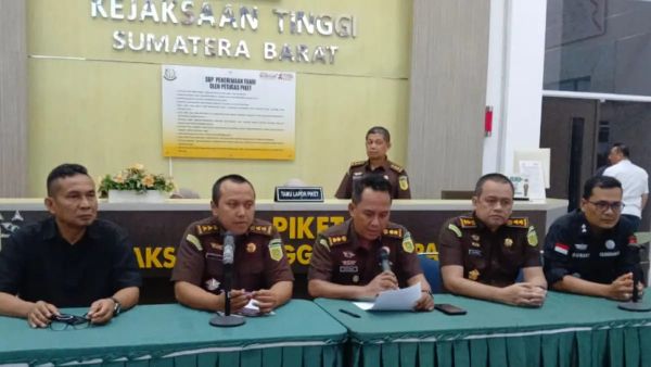 Bongkar Kasus Korupsi Rp24,5 Miliar, Mantan Kasi Pidsus Kajari Bengkalis Tahan 4 Tersangka di Sumbar