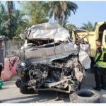 Toyota Hiace Tabrak Dum Truk, Lima Nyawa Melayang di Tol Permai Area Kandis
