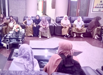 Guru Bantu Provinsi di Kampar Tak Gajian 6 Bulan: Makan Apa Kami Pak?