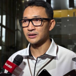 OTT di Kuansing Perihal Suap Jabatan, KPK Amankan 10 Orang, Bupati dan Sekda Kabur 