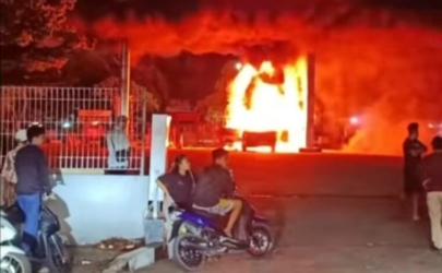 Toyota Kijang Terbakar Saat Isi Pertalite di SPBU Hangtuah Pekanbaru 
