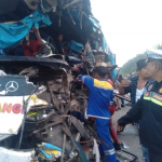 Dua Meregang Nyawa, Bus Pelangi Tabrak Tronton di Tol Permai 