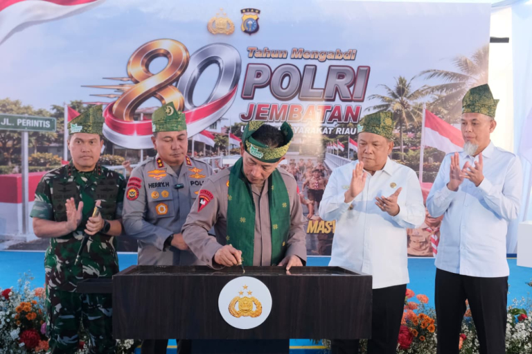 Kapolri Resmikan Jembatan Merah Putih Presisi Puluhan Unit di Dumai, Ini Pesan Sang Jenderal untuk Masyarakat!
