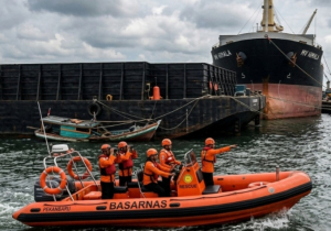 Satu Tewas Empat Hilang, Kapal Pompong Tenggelam di Sungai Apit 
