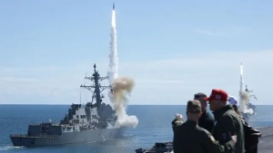 AS Gempur Kapal Cepat dan Pertahanan Udara Iran di Selat Hormuz 