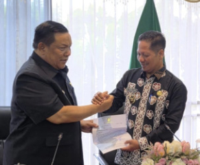Suhardiman Amby Kena OTT KPK, Wabup Mukhlisin Resmi Jabat Plt Bupati Kuansing