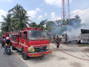 Tiga Kios Ludes Dilalap Api di Muara Fajar Barat Pekanbaru 