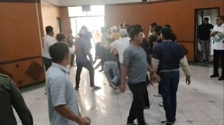 Anggota DPRD Riau ‘Baku Hantam’ Saat Rapat, Pertina Siapkan Ring Tinju 