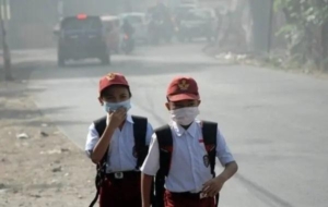 Dampak Kabut Asap Karhutla, Sejumlah Daerah di Riau Belajar Daring 