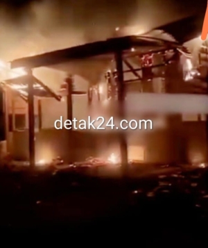 Warga Bakar Rumah Diduga Tempat Kumpul Kebo di Air Bangis 