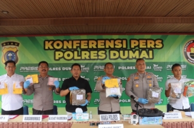 Tim Patroli Karhutla Tangkap Kurir Sabu 1,7 Kilo di Bukit Kayukapur Dumai