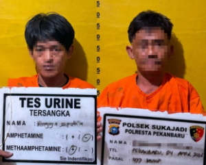 Dua Maling Terekam Kamera Angkut Seng Curian di Sukajadi Pekanbaru 