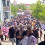 Kedai Disegel Pemerintah, Ratusan Pedagang Berunjuk Rasa di DPRD Pekanbaru 