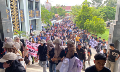 Kedai Disegel Pemerintah, Ratusan Pedagang Unjuk Rasa di DPRD Pekanbaru 