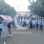 Usung Keranda, Ratusan Mahasiswa Unri Geruduk Kantor Gubernur Riau 