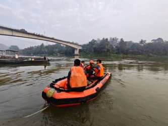 Terjun ke Sungai Kampar, Pria Misterius Bunuh Diri di Jembatan Rantau Berangin