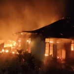Rumah dan 3 Motor Jadi Abu, Kebakaran Hebat Landa Tenayan Raya Pekanbaru