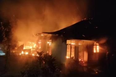 Rumah dan 3 Motor Jadi Abu, Kebakaran Hebat Landa Tenayan Raya Pekanbaru