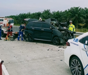 Innova Tabrak Mobil Box, Dosen UIR dan Suami Tewas di Tol Pekanbaru-Bangkinang
