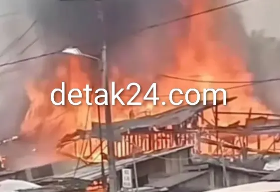 Api Mengganas, 10 Ruko Ludes Terbakar di Kamang Baru Sijunjung