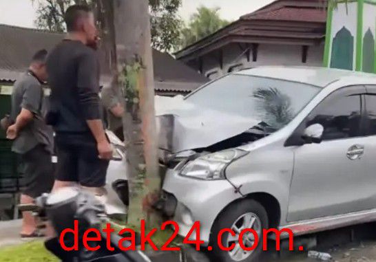 Diduga Mengantuk dan Hilang Kendali, Toyota Avanza Tabrak Pohon di Tanjung Beringin
