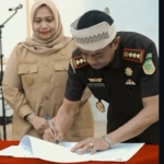 Ade Indrawan SH MH Teken Penyerahan Hibah Bangunan dan Kantor Kejari Bengkalis 