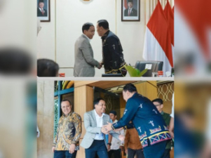 Fakta Viral, Terungkap Bupati Suhardiman Bawa Amplop Tebal Masuk Ruangan Menhut