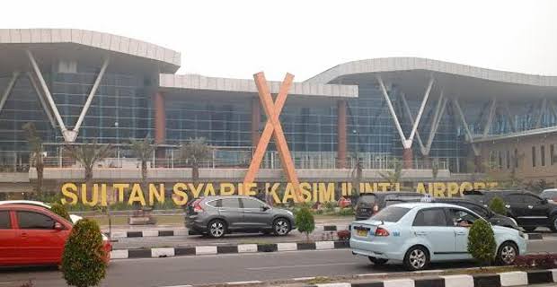Banyak Penumpang Terdampak Erupsi Anak Krakatau di Bandara SSK II, Cek Solusinya!